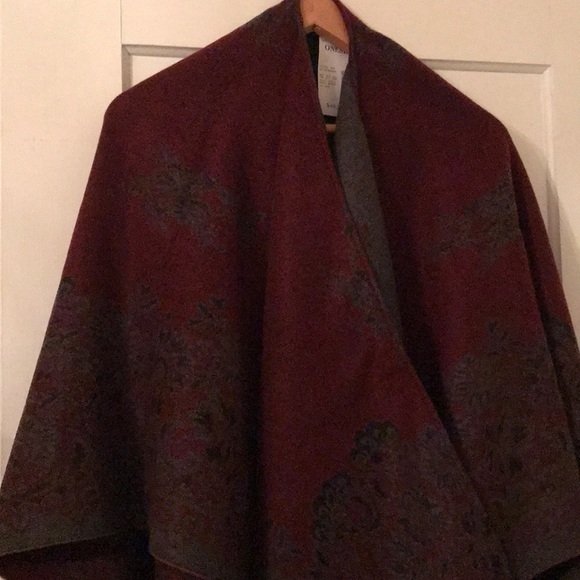 Red, shawl - Picture 3 of 4